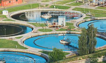 Soluções químicas são responsáveis por levar água tratada à indústria e a milhões de brasileiros